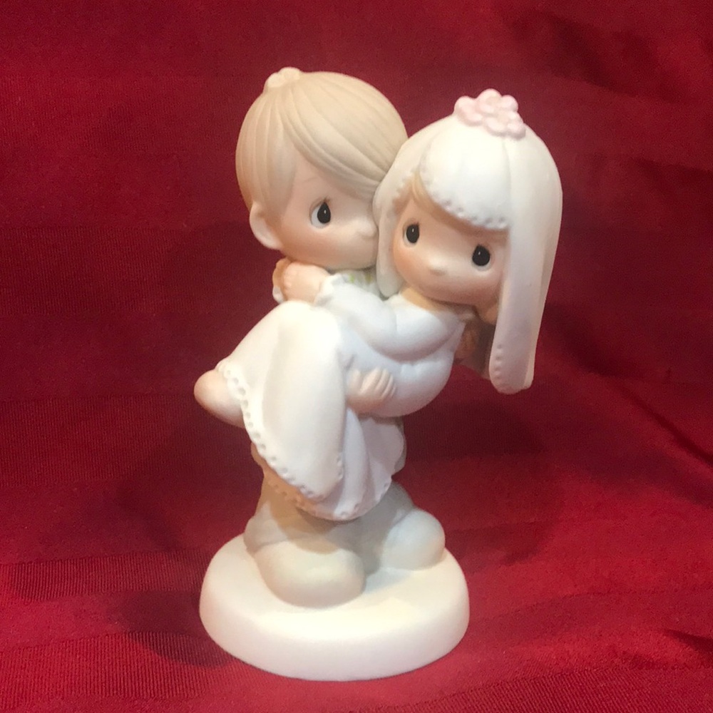 Charming Wedding Couple Figurine
